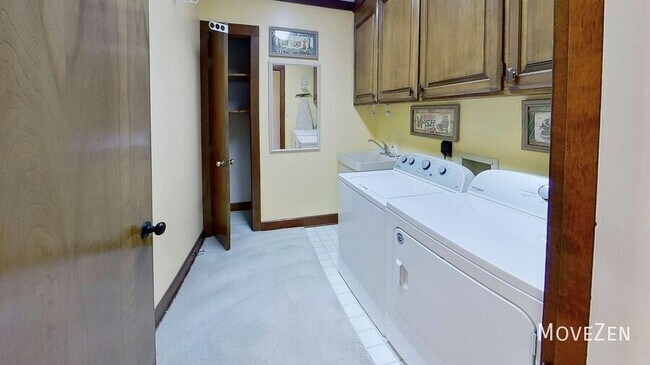 Building Photo - 6829 Greystone Dr