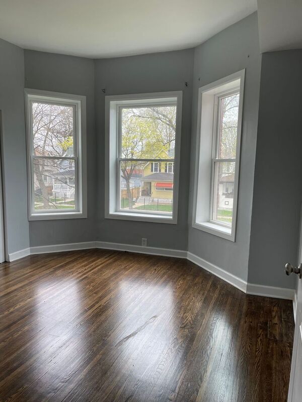 Building Photo - 728 N Pine Ave