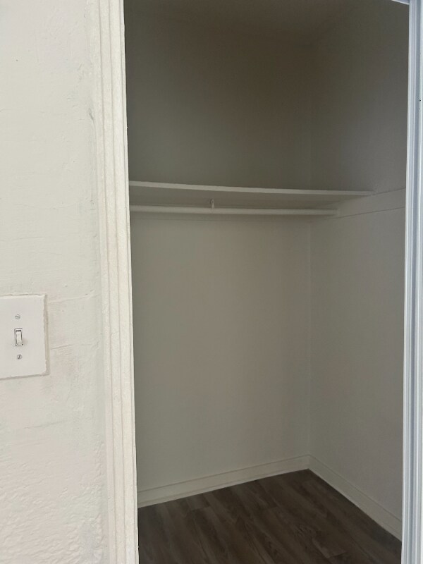 Building Photo - 4367 Oakwood Ave