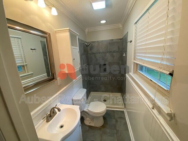 Building Photo - 809 Gloria Ln
