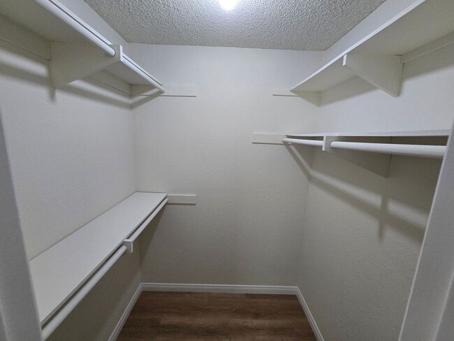 Building Photo - Beautifully Renovated Ground-Floor 2 Bedroom – Over 900 Sq. Ft.!