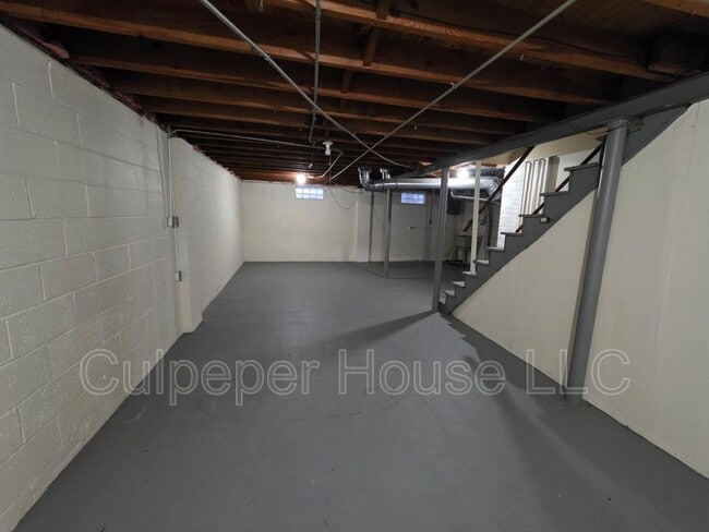 Building Photo - 2564 Berdan Ave