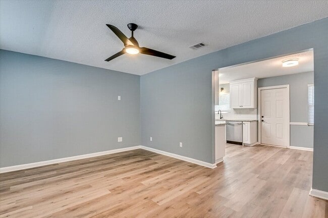 Building Photo - 2572 Tara Heights Cir