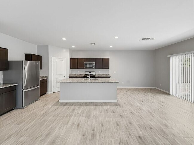 Building Photo - Home in Litchfield Park at Canyon Views! 5bd 4.5ba