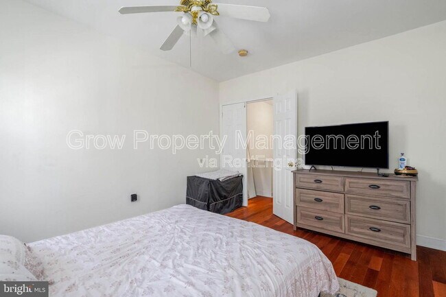 Building Photo - 1038 S Bouvier St