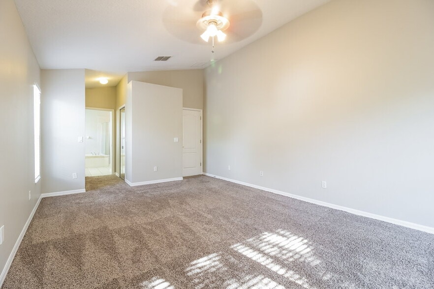Building Photo - 2255 Pelinion St