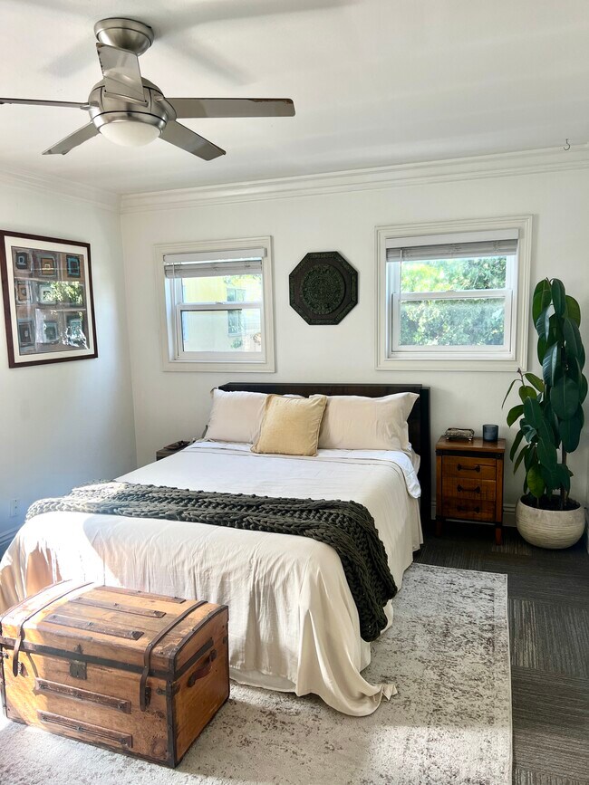 2Bedroom/2Bath - Second Bedroom w/ large closet - 33 S Venice Blvd