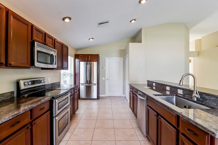 Building Photo - 5612 Terrain De Golf Dr