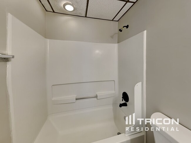 Building Photo - 5922 Graywood Cir SE