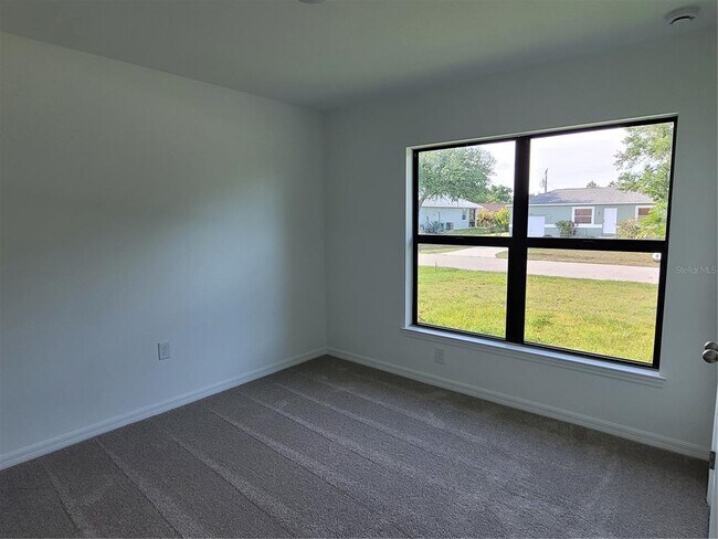 Building Photo - 11100 Vanessa Ave