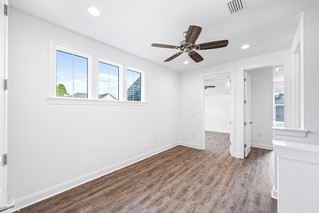 Building Photo - 106 Conifer Ct