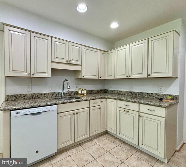 Building Photo - 3124 Wynford Dr