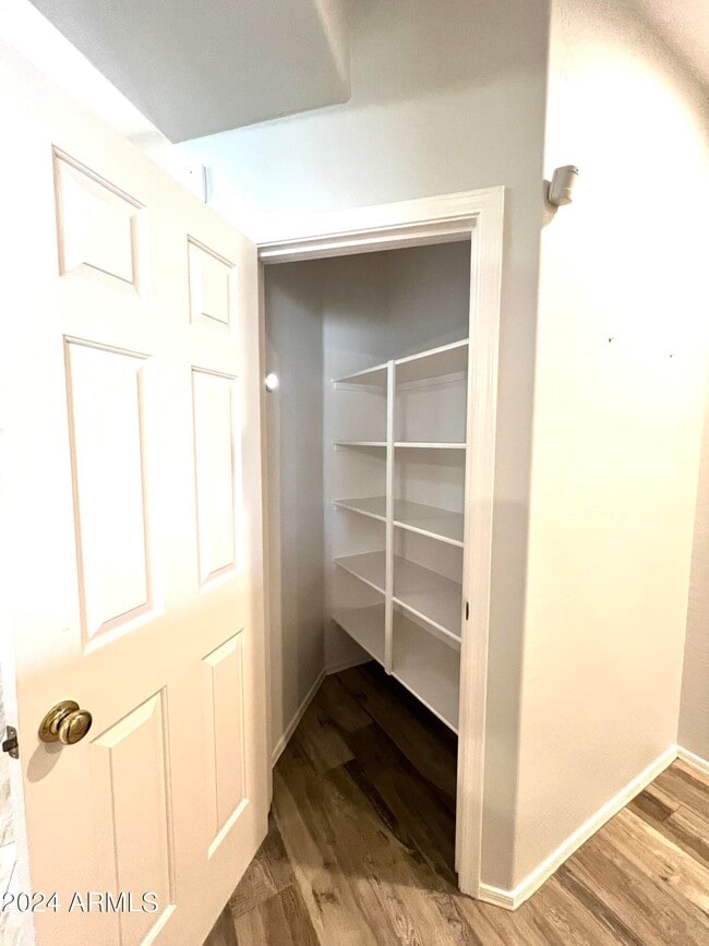 Building Photo - 3464 E Thornton Ave