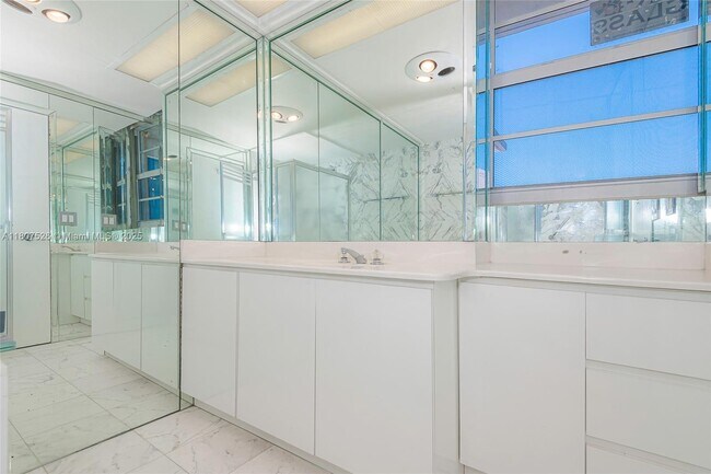 Building Photo - 5255 Collins Ave