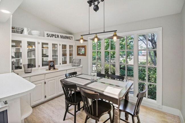 Building Photo - Garfield House: Furnished or Unfurnished, Large private lot across from Golf Course $300 Utility Fee