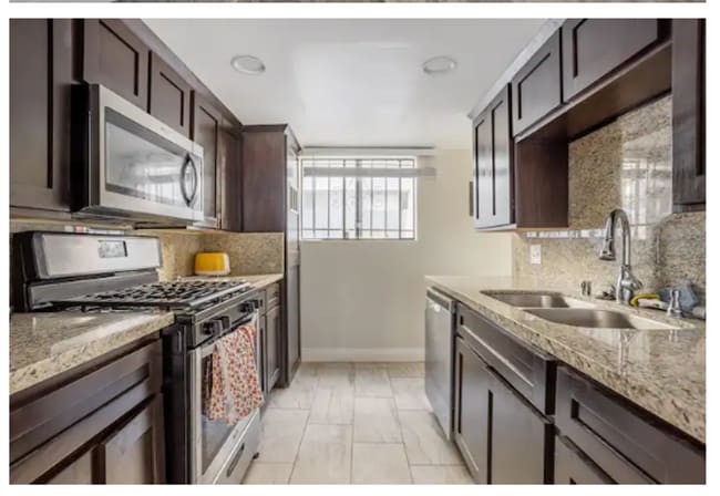 Building Photo - For Rent: Modern 2-Bedroom, 2-Bath Townhouse Apartment