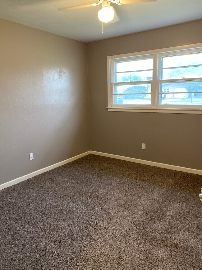 Building Photo - 3107 Aberdeen Ave