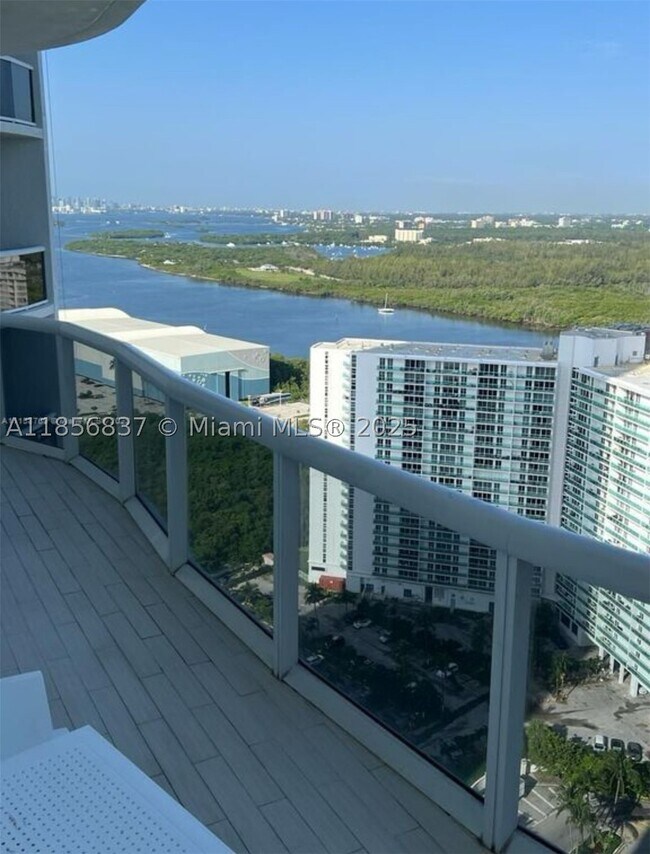 Building Photo - 15811 Collins Ave