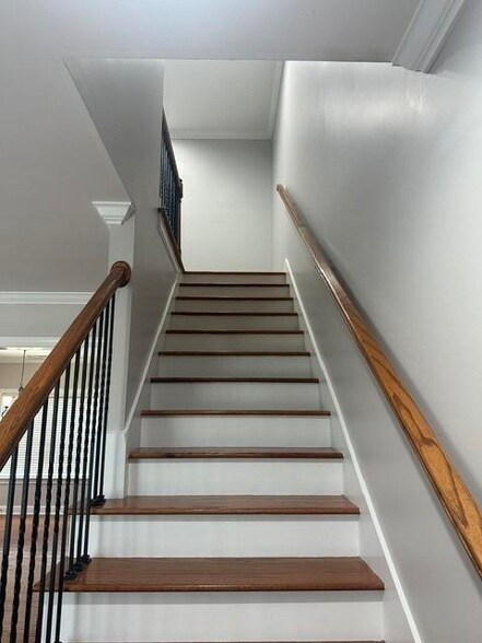 Building Photo - 1695 Stonebriar Dr NE