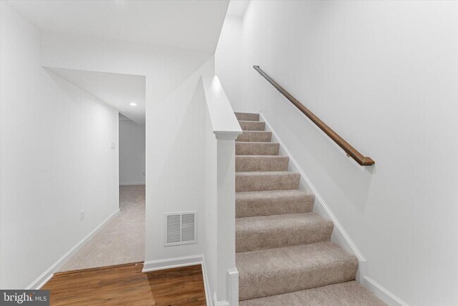 Building Photo - 501 Fontana Cir