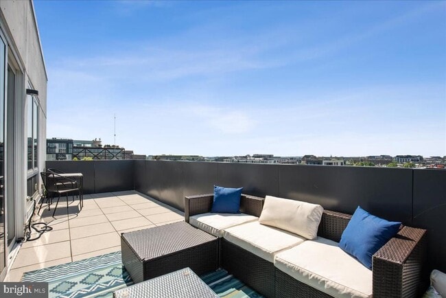 Building Photo - 923 V St NW