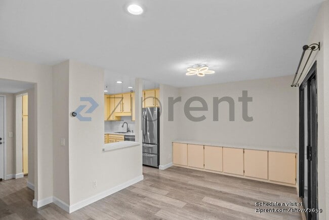 Building Photo - 49 Showers Dr