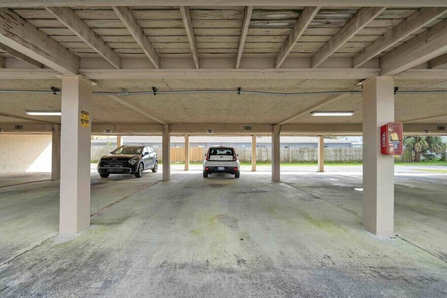 Building Photo - 312 Bream Ave