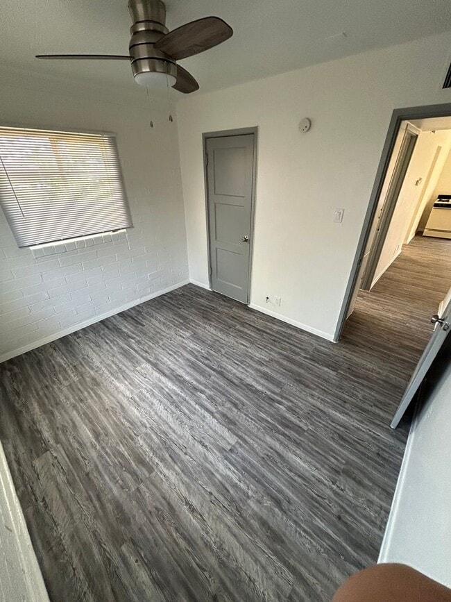 Building Photo - 2 bedroom with AC