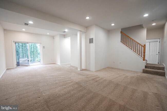 Building Photo - 4230 Avon Dr