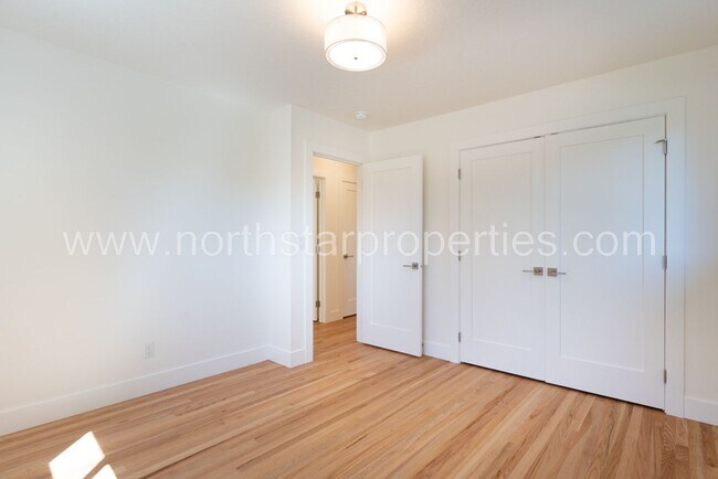 Building Photo - Exceptional Remodel Near Waluga Park