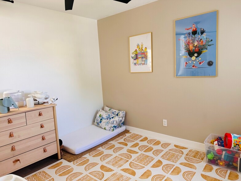 Building Photo - 2460 Glenrose Ave