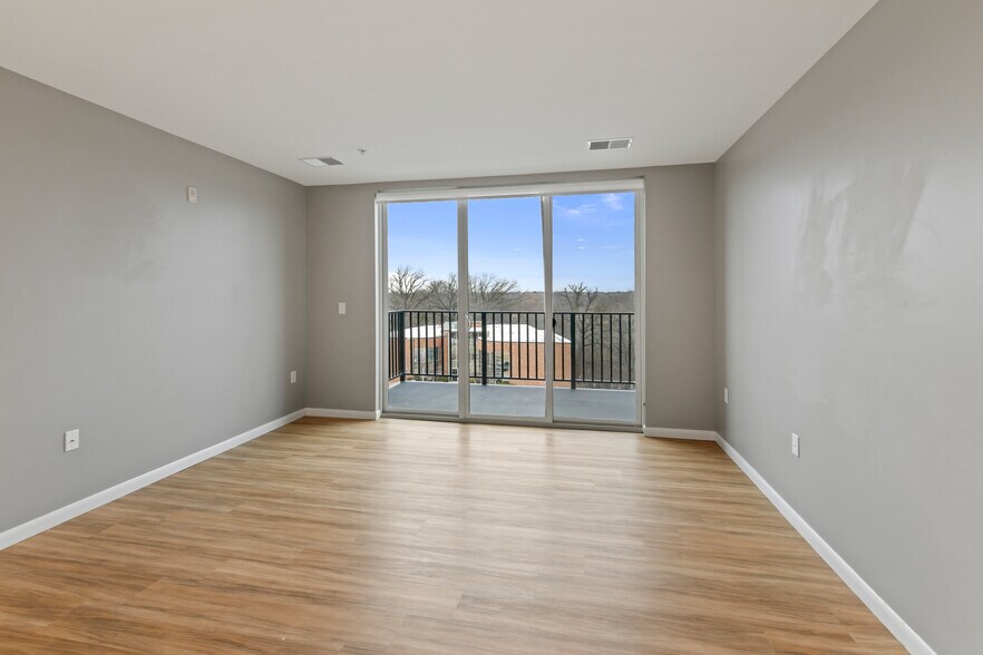 Building Photo - 8041 W Bluemound Rd