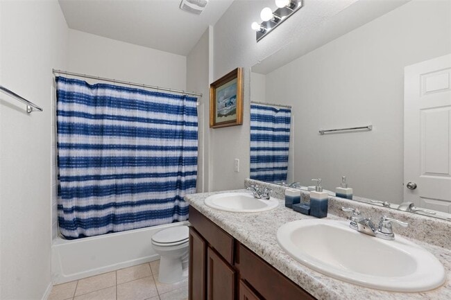 Building Photo - 126 Boxwood Dr