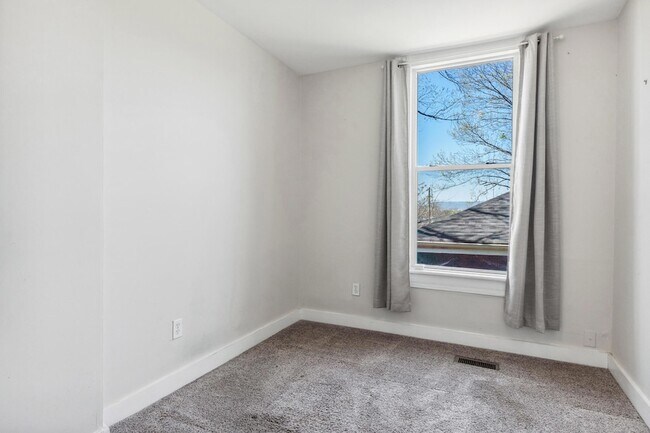 Building Photo - 1906 Vine St