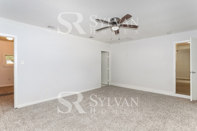 Building Photo - Lease today! No extra charge for contentment and relaxation!