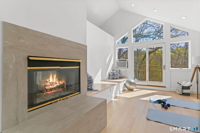Building Photo - 32 Buttonball Ln