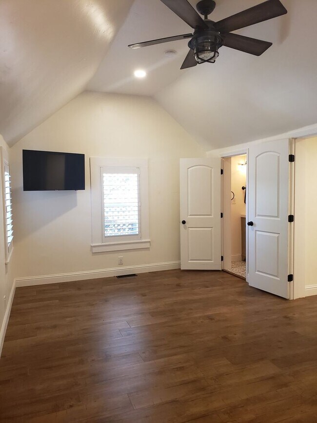 Building Photo - Historic Folsom 3 Bdrm, 2 Bath - Remodeled!