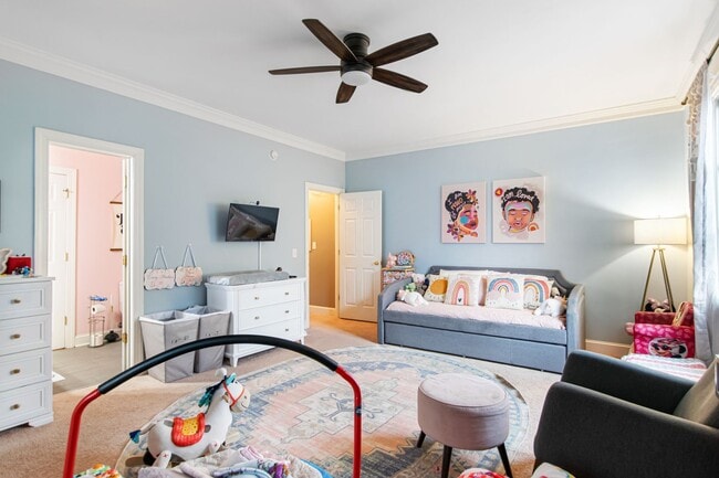 Building Photo - Rent Special! See Description! Spacious Ho...