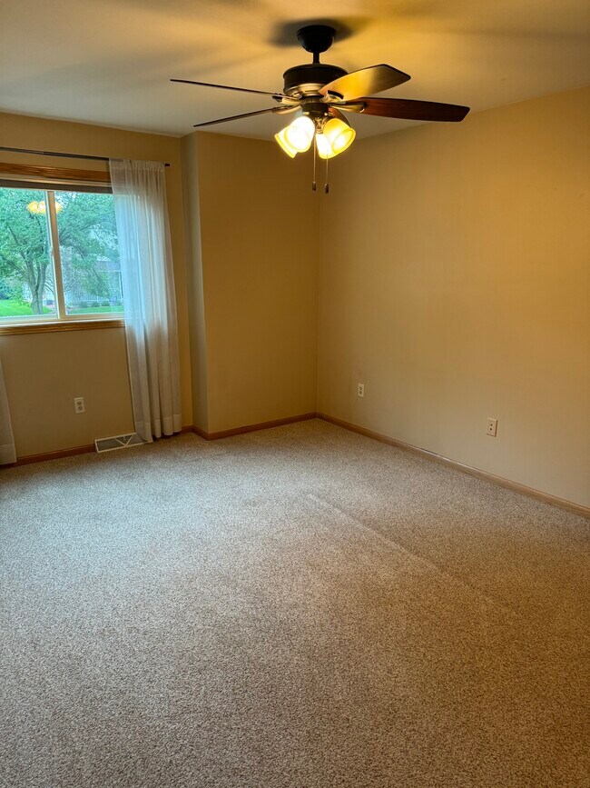 Building Photo - 506 Traveler Ln