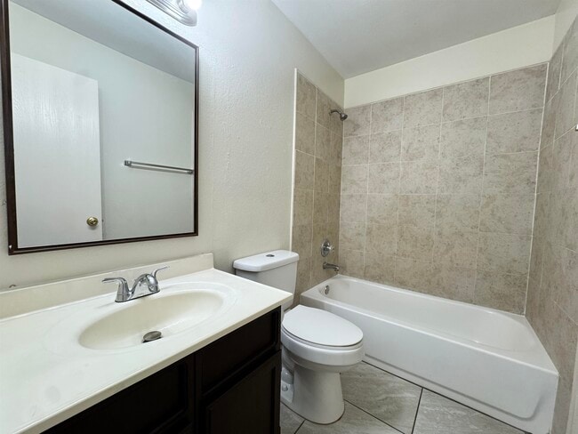 Building Photo - 209 Mescalero Dr