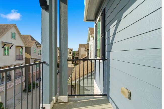 Building Photo - 1413 Adell Rose Ln