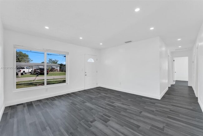 Building Photo - 4917 SW 43rd Terrace