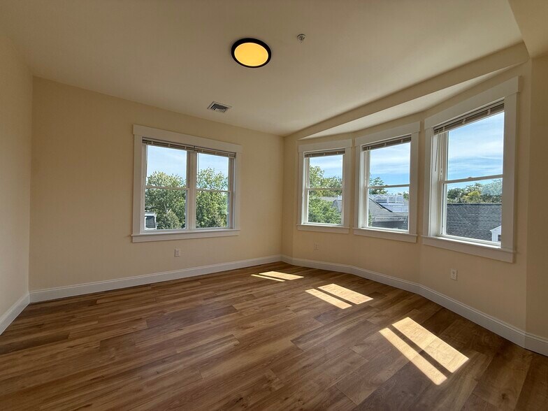 Building Photo - 14 Dorr St