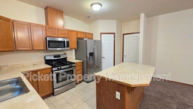 Building Photo - 6710 Takota Pl NE