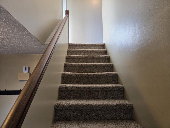 Building Photo - 921 Pasque Dr