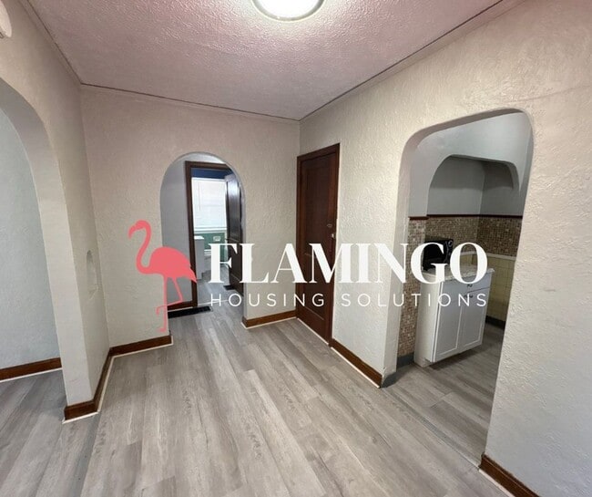 Building Photo - Comfortable 2-Bedroom Home with Central Air in Dayton’s Gem City