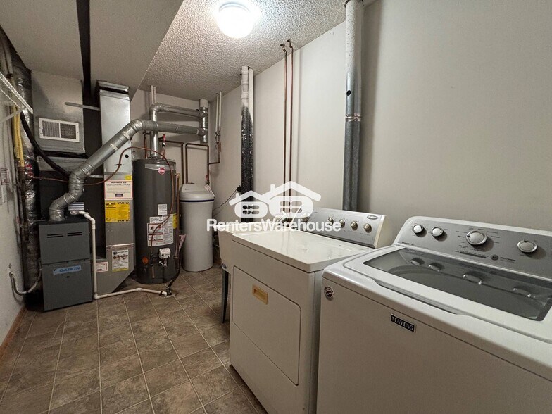 Building Photo - 6787 Pine Crest Trail S