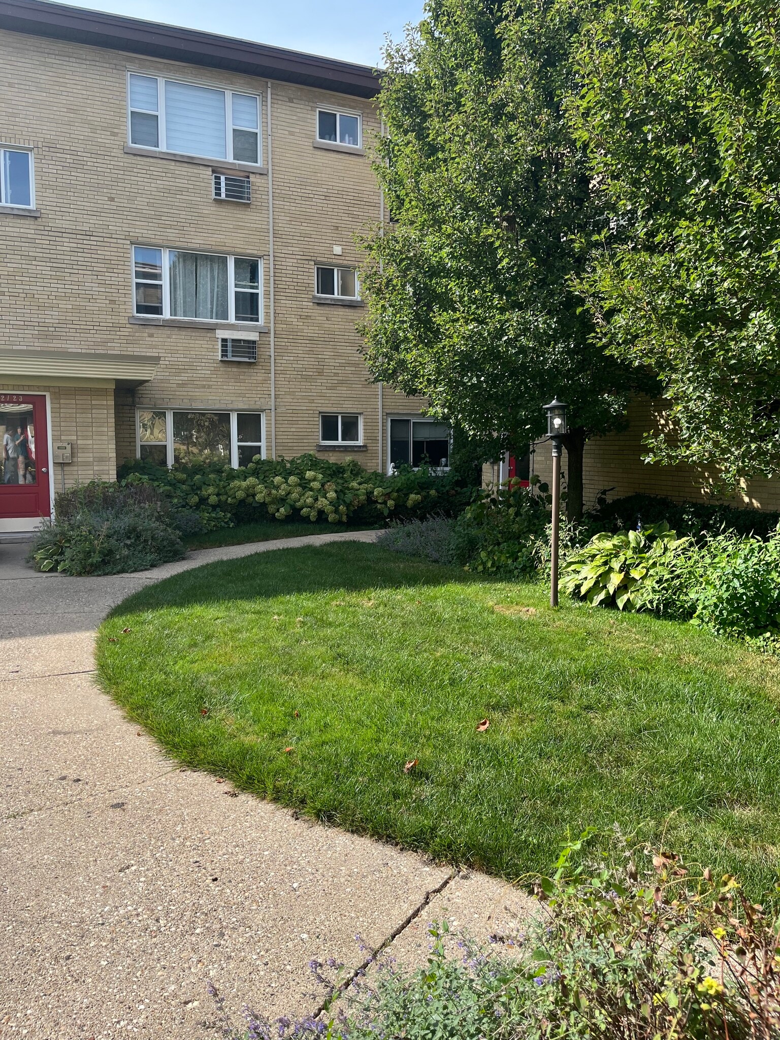 Building Photo - 2113 Howard St