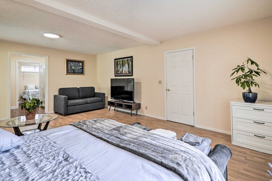 Building Photo - 9360 Mountain Blvd