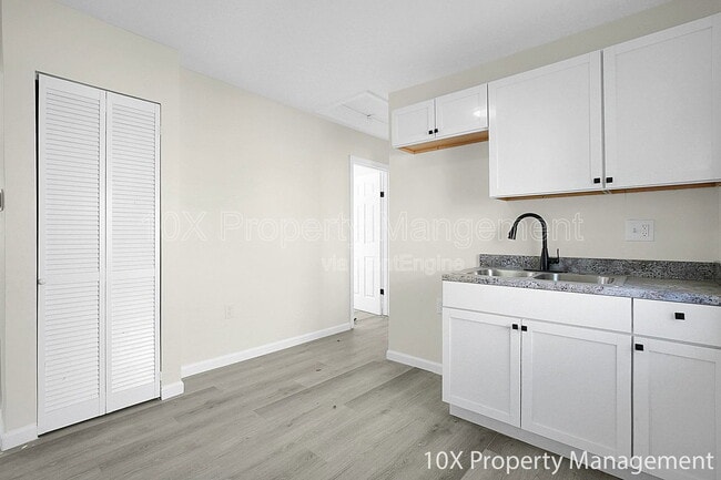 Building Photo - 685 S Wheatland Ave